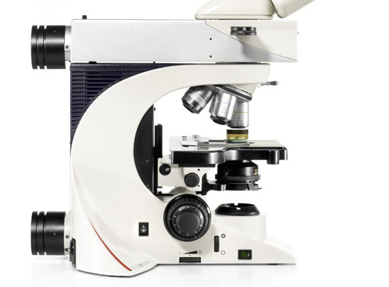 Kính hiển vi Leica DM2700 M 2