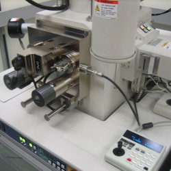Bệ mẫu laser SEM